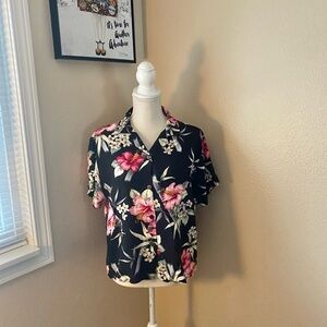 Aloha Hut black tropical print camp shirt, Sz. M